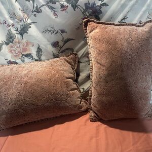 Elegant mauve Textured Throw Pillows